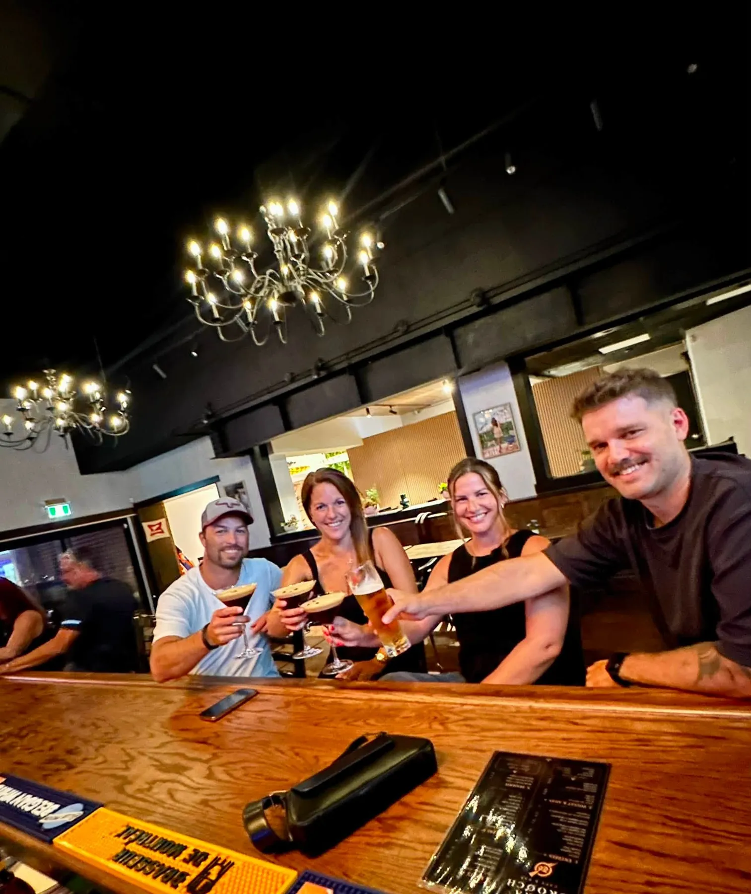 Entre amis au bar